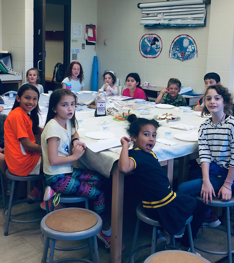 young students in art class at Kadmiah Academy