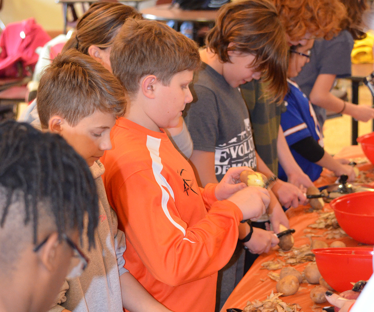 Students preparing Thanksgiving feast